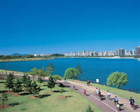  Ilsan Lake Park Gökdelenler ve Şık Piknik Alanlarıyla Zihninizi Dinlendirir!