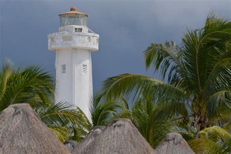  Isla Mujeres' Deniz Feneri: Işığın ve Tarihin Buluştuğu Nokta!