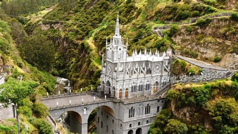  Las Lajas Sanctuary: Gizemli Bir Mağara Kilisesi ve Muhteşem Doğal Güzelliklerin Buluşma Noktası!